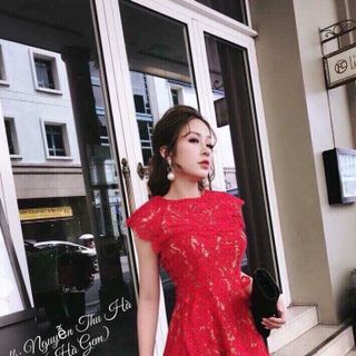 Đầm đỏ ren nơ