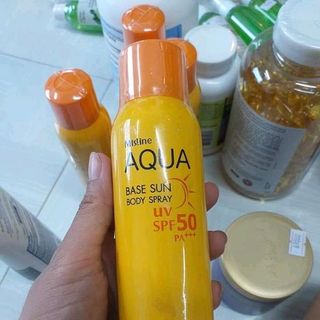 kem chống nắng dạng xịt AQua thái lan