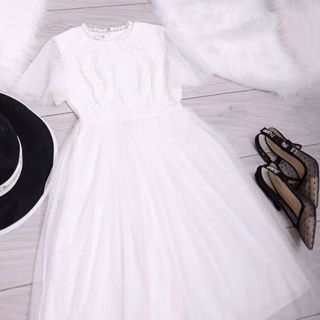 Váy ren thiết kế