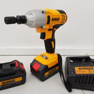máy bắn vít bằng pin dewalt 68v