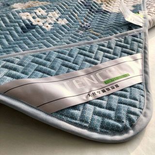 THẢM TENCEL NỘI ĐỊA TRUNG ƯƠNG KÍCH THƯỚC 2M2 X 2M MÀU GHI SÁNG