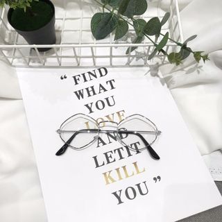 MẮT KÍNH GIẢ CẬN