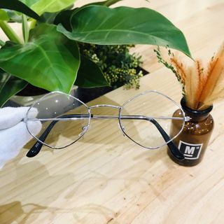 MẮT KÍNH GIẢ CẬN