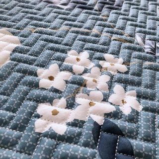 THẢM TENCEL NỘI ĐỊA TRUNG ƯƠNG KÍCH THƯỚC 1M8 X 2M MÀU GHI SÁNG
