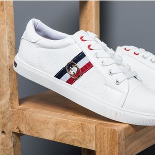 Giày thể thao nam DGC