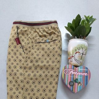 Short kaki cạp bo chun in họa tiết