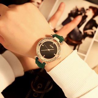AH439- ĐỒNG HỒ NỮ DÂY DA MICKEY MẶT 3D ĐÁ XOAY SIÊU HOT