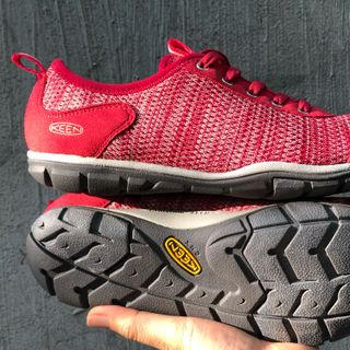 Giày nữ keen