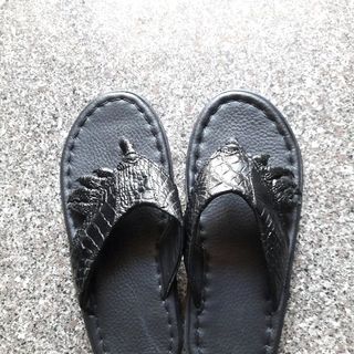Dép cá sấu siêu chất