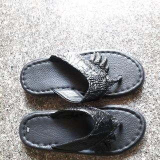 Dép cá sấu siêu chất