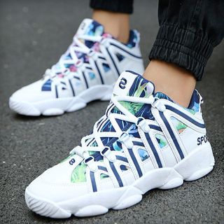 Giày nam sneaker kiểu lạ bao đẹp mềm mại tha hồ chay 615