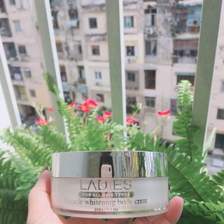 Kem Body cung cấp nước cho da