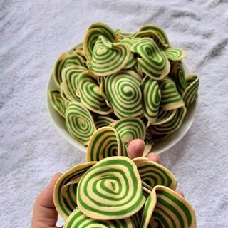 BÁNH TAI HEO LÁ DỨA