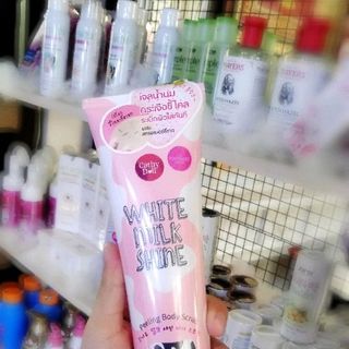 Tẩy tế bào chết toàn thân trắng da sữa bò Cathy Doll White Milk Shine Peeling Body Scrub 320ml