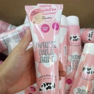 Tẩy tế bào chết toàn thân trắng da sữa bò Cathy Doll White Milk Shine Peeling Body Scrub 320ml