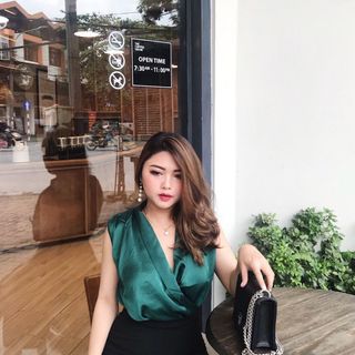 Áo lụa vạt chéo nữ