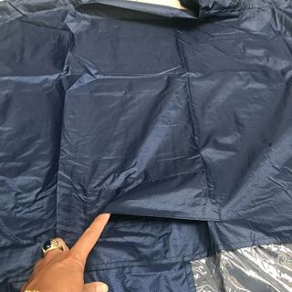 Áo mưa xẻ tà kiếng đèn