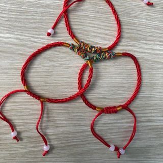 Vòng chỉ đỏ sên 4 chỉ ngũ sắc