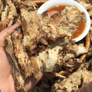 Khô cá đuối chấm mắm me