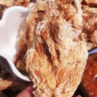 Khô cá đuối chấm mắm me
