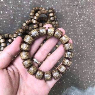 Vòng tay trầm hương ép tinh dầu thơm vĩnh viễn