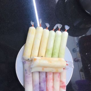 Sữa chua trái cây chân dài