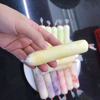 Sữa chua trái cây chân dài
