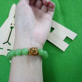 chuỗi vòng đeo tay phong thủy hạt đá