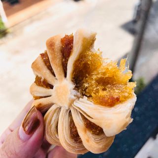 Bánh Khóm Hoa Mai