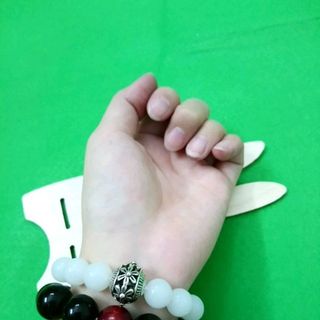 chuỗi đeo tay phong thủy hạt đá mẫu mới