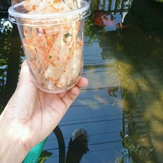 Bánh tráng cuộn cay