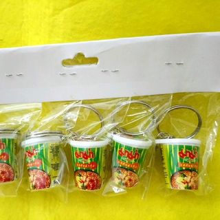 móc khóa ly mì chai nước