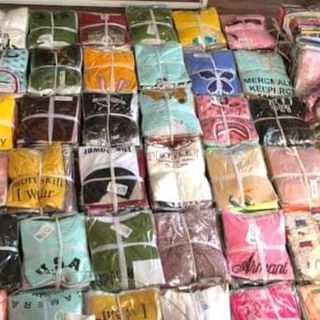 ôm lô lộn xộn quần áo nữ
