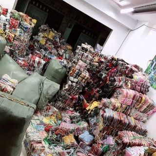 ôm lô lộn xộn quần áo nữ