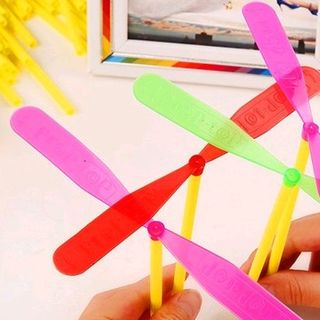 chong chóng đủ màu bay cao hơn 5 mét chơi rất vui lun