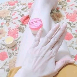 Kem body kích trắng b10