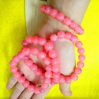 chuỗi đeo tay phong thủy hạt đá hồng 10li
