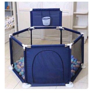 quây bóng lục giác có rổ ném bóng