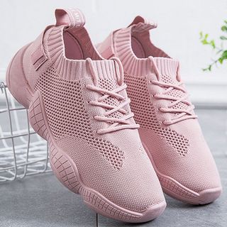 Giày nữ sneaker kiểu lạ bao đẹp mềm mại tha hồ chạy 500