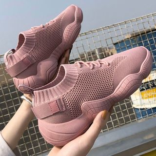 Giày nữ sneaker kiểu lạ bao đẹp mềm mại tha hồ chạy 500