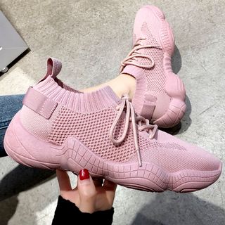 Giày nữ sneaker kiểu lạ bao đẹp mềm mại tha hồ chạy 500