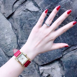 đồng hồ Hemes nữ màu đỏ