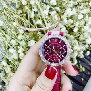 đồng hồ nữ MK đỏ mận quyền lực