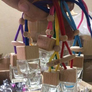 Sỉ lọ đựng tinh dầu treo xe treo phòng thân vuông