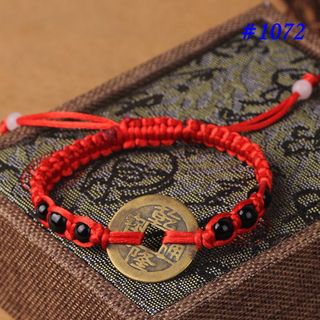 Vòng tay chỉ đỏ đồng tiền Vạn Lịch hạt châu đối xứng