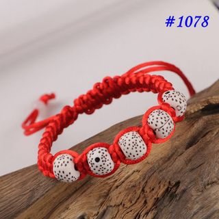 Vòng chỉ đỏ hạt châu chấm đen