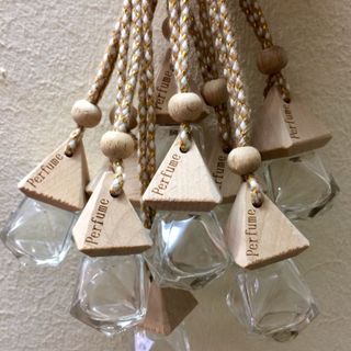 Sỉ lọ đựng tinh dầu treo xe lục lăng