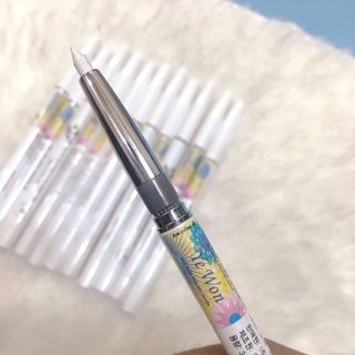 Chì kẻ mí nhũ Yewon Auto Glitter Eyeliner Pen