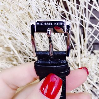 đồng hồ nữ MK màu đen
