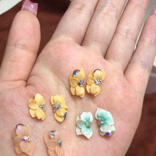 Hoa Bột Nửa Đính Đá Nails